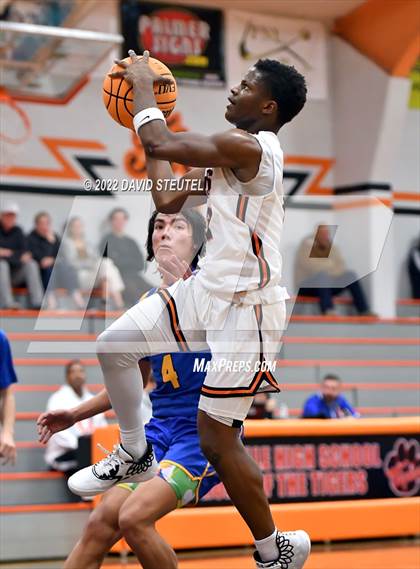 Thumbnail 3 in Linden vs. Roseville (Tiger Classic) photogallery.