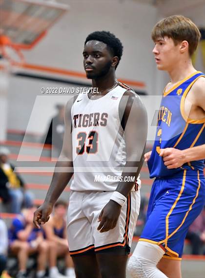 Thumbnail 3 in Linden vs. Roseville (Tiger Classic) photogallery.