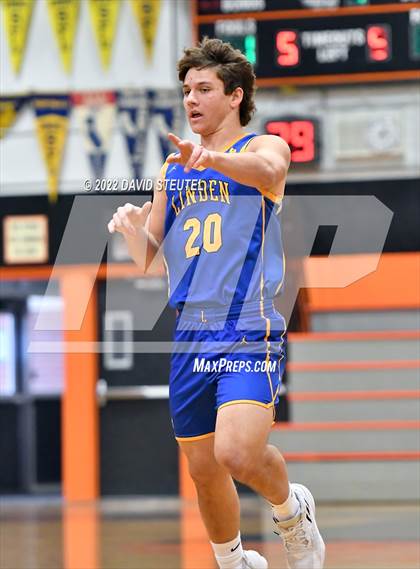 Thumbnail 2 in Linden vs. Roseville (Tiger Classic) photogallery.