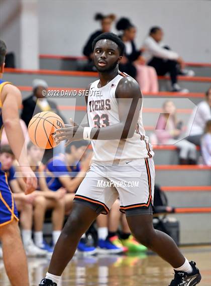 Thumbnail 3 in Linden vs. Roseville (Tiger Classic) photogallery.