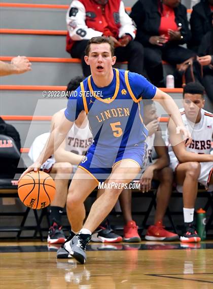 Thumbnail 3 in Linden vs. Roseville (Tiger Classic) photogallery.