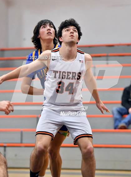Thumbnail 1 in Linden vs. Roseville (Tiger Classic) photogallery.