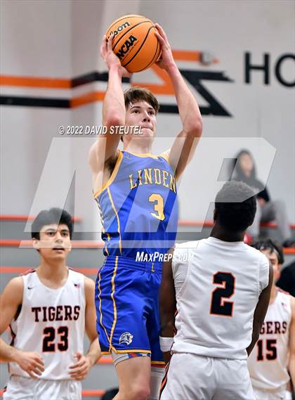 Thumbnail 1 in Linden vs. Roseville (Tiger Classic) photogallery.