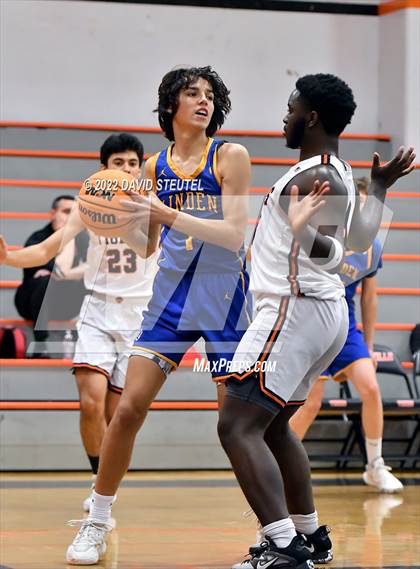 Thumbnail 2 in Linden vs. Roseville (Tiger Classic) photogallery.