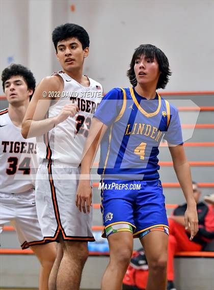 Thumbnail 3 in Linden vs. Roseville (Tiger Classic) photogallery.