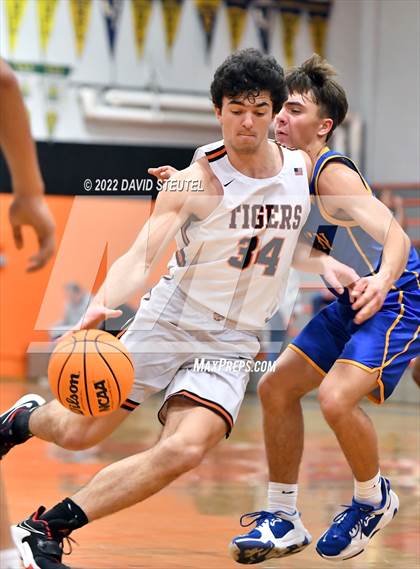 Thumbnail 3 in Linden vs. Roseville (Tiger Classic) photogallery.