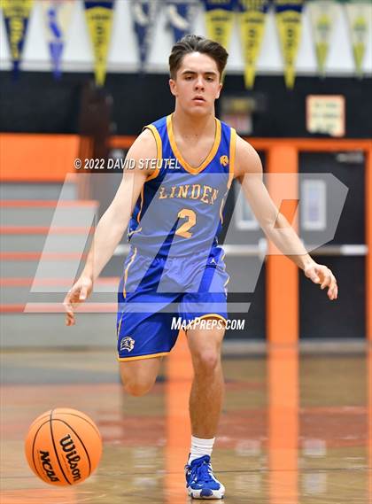 Thumbnail 2 in Linden vs. Roseville (Tiger Classic) photogallery.