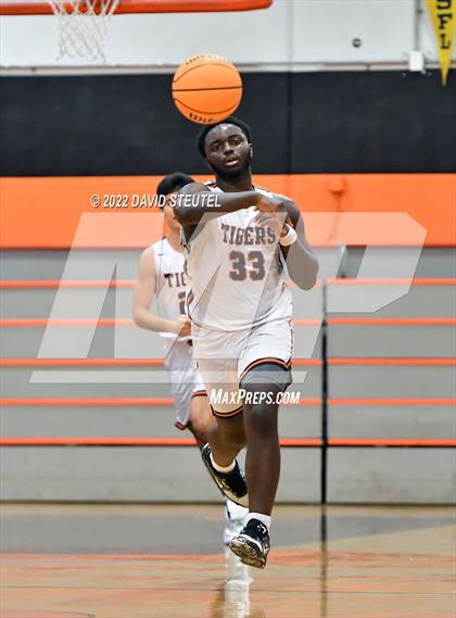 Thumbnail 2 in Linden vs. Roseville (Tiger Classic) photogallery.