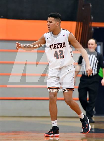 Thumbnail 1 in Linden vs. Roseville (Tiger Classic) photogallery.