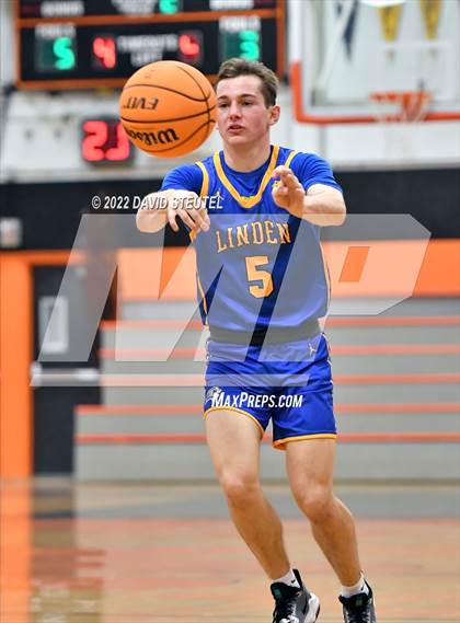 Thumbnail 3 in Linden vs. Roseville (Tiger Classic) photogallery.