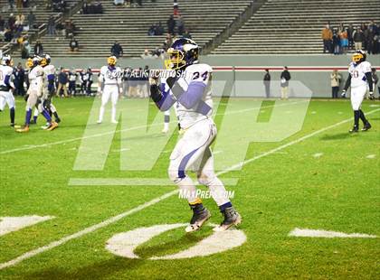 Thumbnail 3 in Mount Airy vs. Tarboro (NCHSAA 1AA Final) photogallery.