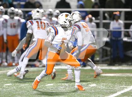 Thumbnail 2 in East St. Louis @ Mt. Carmel (IHSA Class 7A Quarterfinal) photogallery.