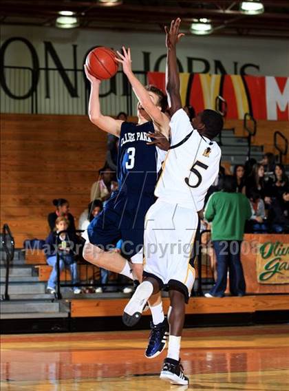 Thumbnail 2 in College Park vs. Marshall (McDonald's Texas Invitational) photogallery.