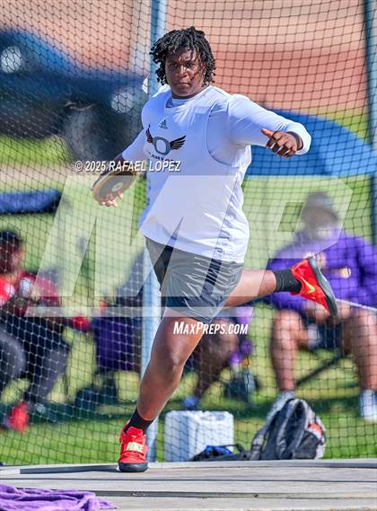 Thumbnail 1 in UIL 6A Track & Field Area 21&22 (Discus) photogallery.