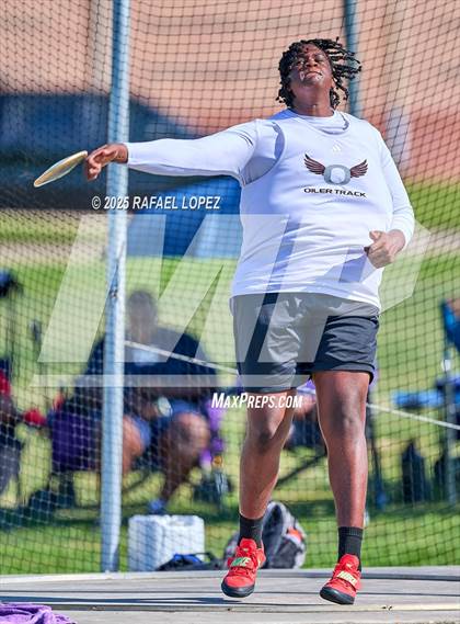 Thumbnail 3 in UIL 6A Track & Field Area 21&22 (Discus) photogallery.