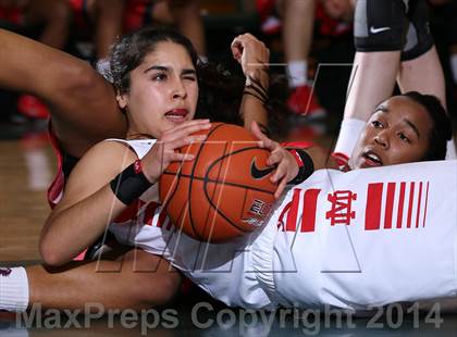 Thumbnail 3 in Saint Mary's vs. Mater Dei (Paul Pierce Classic) photogallery.