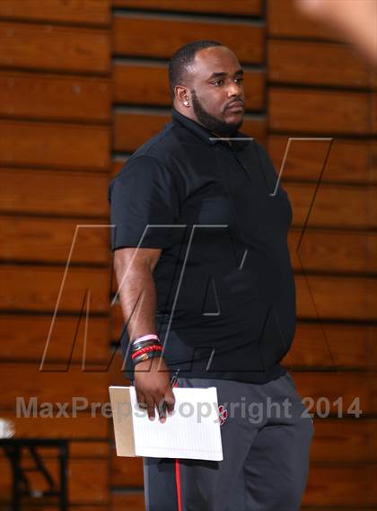 Thumbnail 3 in Saint Mary's vs. Mater Dei (Paul Pierce Classic) photogallery.