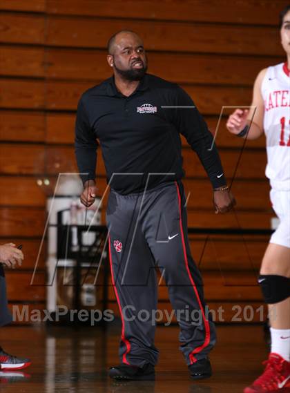 Thumbnail 3 in Saint Mary's vs. Mater Dei (Paul Pierce Classic) photogallery.
