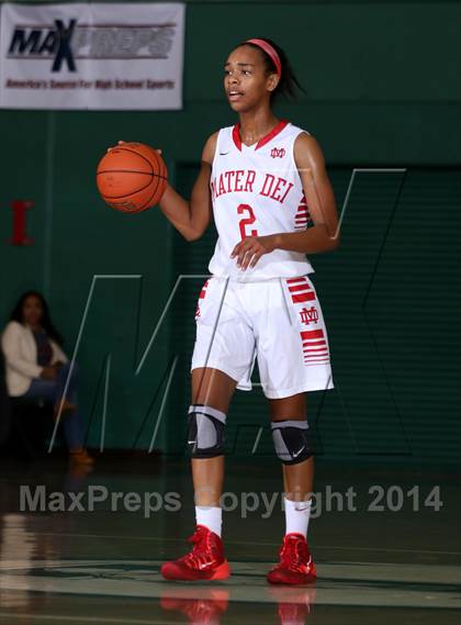 Thumbnail 1 in Saint Mary's vs. Mater Dei (Paul Pierce Classic) photogallery.