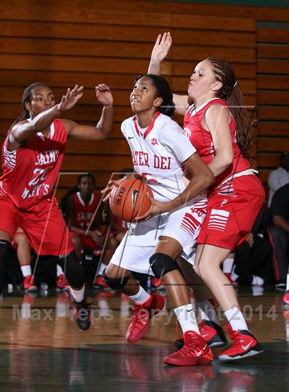 Thumbnail 2 in Saint Mary's vs. Mater Dei (Paul Pierce Classic) photogallery.