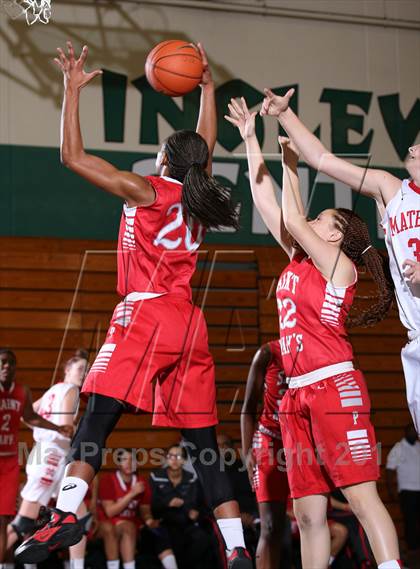 Thumbnail 2 in Saint Mary's vs. Mater Dei (Paul Pierce Classic) photogallery.