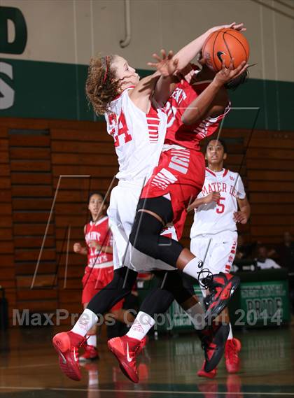 Thumbnail 3 in Saint Mary's vs. Mater Dei (Paul Pierce Classic) photogallery.