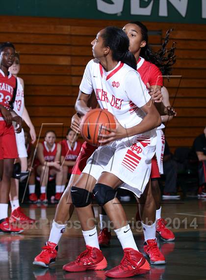 Thumbnail 1 in Saint Mary's vs. Mater Dei (Paul Pierce Classic) photogallery.