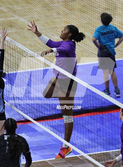 Thumbnail 1 in Denver South vs. Pueblo West (CHSAA 5A 1st Round) photogallery.