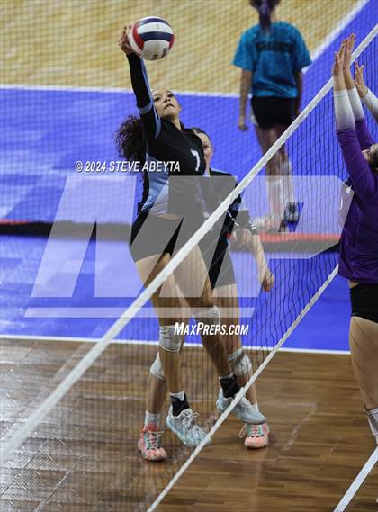 Thumbnail 3 in Denver South vs. Pueblo West (CHSAA 5A 1st Round) photogallery.