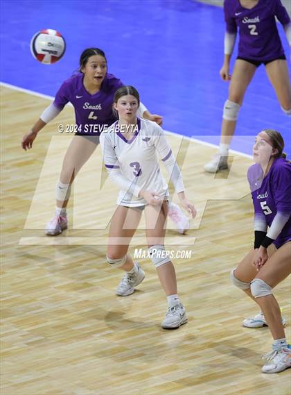 Thumbnail 3 in Denver South vs. Pueblo West (CHSAA 5A 1st Round) photogallery.