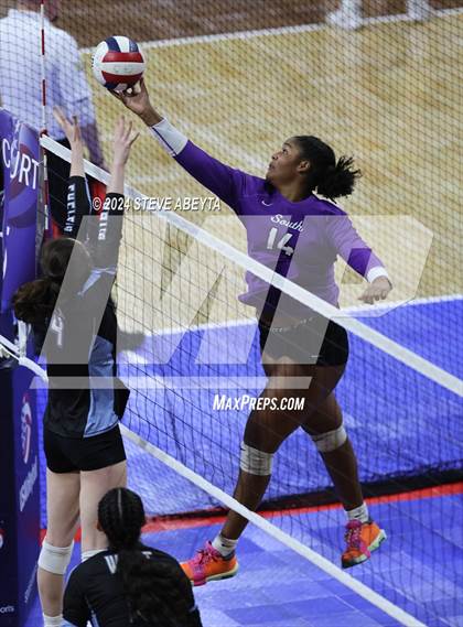 Thumbnail 3 in Denver South vs. Pueblo West (CHSAA 5A 1st Round) photogallery.