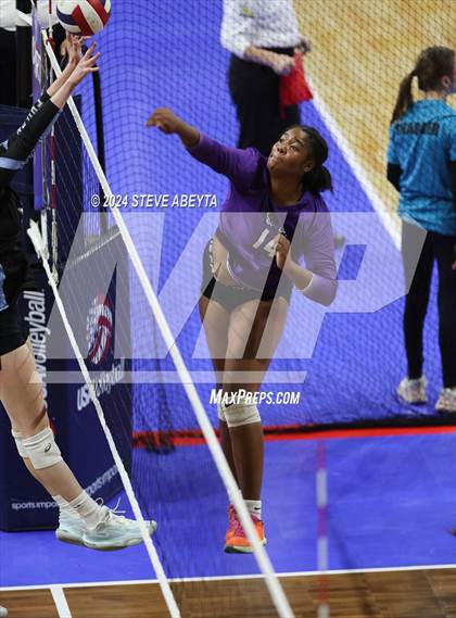 Thumbnail 2 in Denver South vs. Pueblo West (CHSAA 5A 1st Round) photogallery.