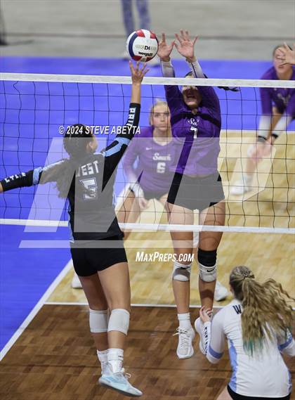 Thumbnail 3 in Denver South vs. Pueblo West (CHSAA 5A 1st Round) photogallery.