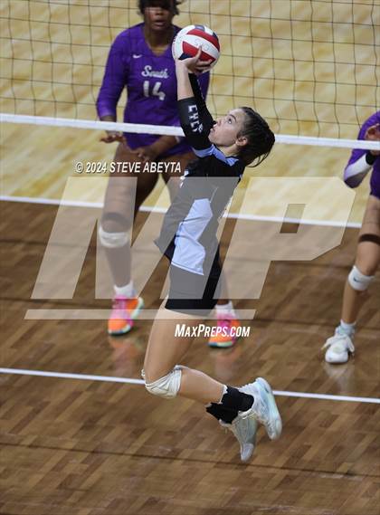 Thumbnail 1 in Denver South vs. Pueblo West (CHSAA 5A 1st Round) photogallery.