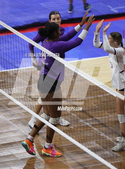 Thumbnail 3 in Denver South vs. Pueblo West (CHSAA 5A 1st Round) photogallery.
