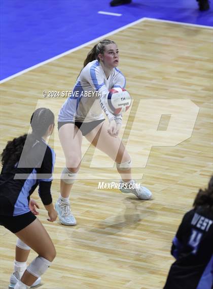 Thumbnail 1 in Denver South vs. Pueblo West (CHSAA 5A 1st Round) photogallery.