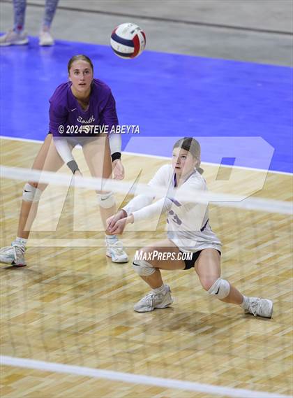 Thumbnail 2 in Denver South vs. Pueblo West (CHSAA 5A 1st Round) photogallery.