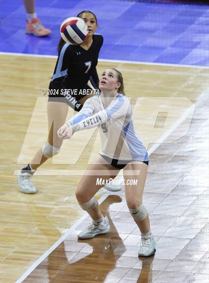Thumbnail 3 in Denver South vs. Pueblo West (CHSAA 5A 1st Round) photogallery.
