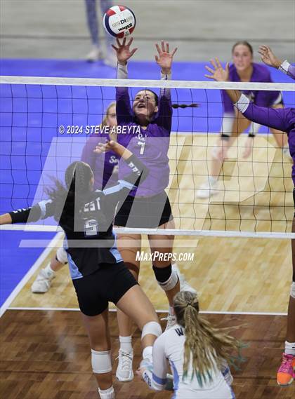 Thumbnail 1 in Denver South vs. Pueblo West (CHSAA 5A 1st Round) photogallery.