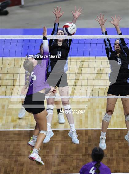 Thumbnail 1 in Denver South vs. Pueblo West (CHSAA 5A 1st Round) photogallery.