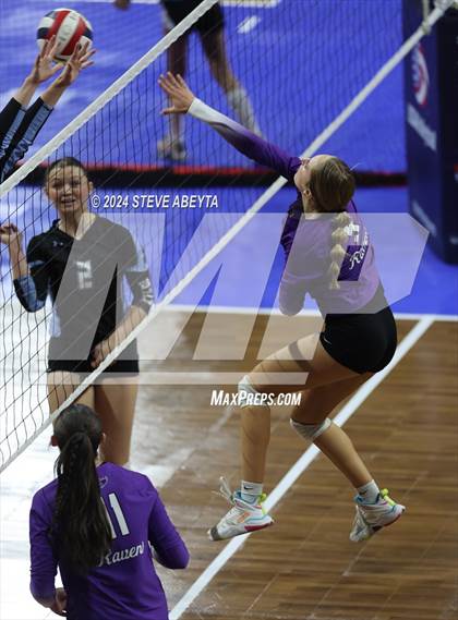 Thumbnail 3 in Denver South vs. Pueblo West (CHSAA 5A 1st Round) photogallery.