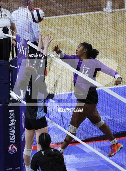 Thumbnail 1 in Denver South vs. Pueblo West (CHSAA 5A 1st Round) photogallery.