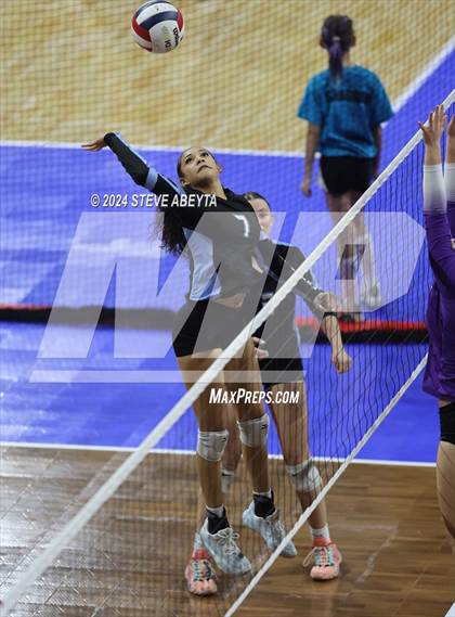 Thumbnail 2 in Denver South vs. Pueblo West (CHSAA 5A 1st Round) photogallery.