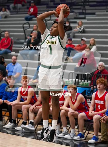 Thumbnail 2 in Indianapolis Crispus Attucks vs. Linton-Stockton (Sneakers for Santa Shootout) photogallery.