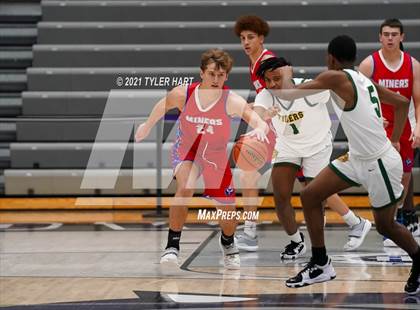 Thumbnail 2 in Indianapolis Crispus Attucks vs. Linton-Stockton (Sneakers for Santa Shootout) photogallery.