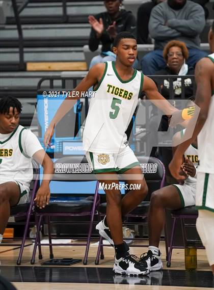 Thumbnail 2 in Indianapolis Crispus Attucks vs. Linton-Stockton (Sneakers for Santa Shootout) photogallery.