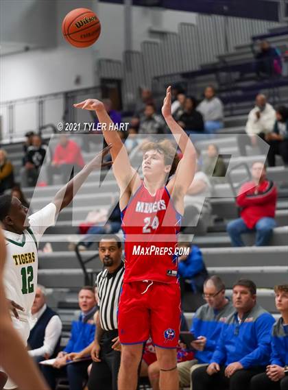 Thumbnail 2 in Indianapolis Crispus Attucks vs. Linton-Stockton (Sneakers for Santa Shootout) photogallery.