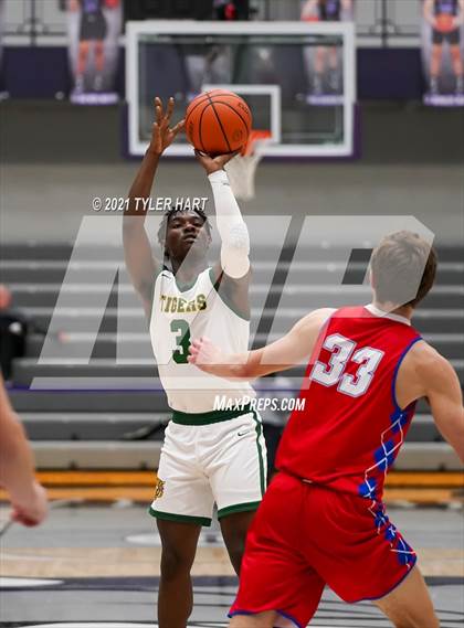 Thumbnail 3 in Indianapolis Crispus Attucks vs. Linton-Stockton (Sneakers for Santa Shootout) photogallery.