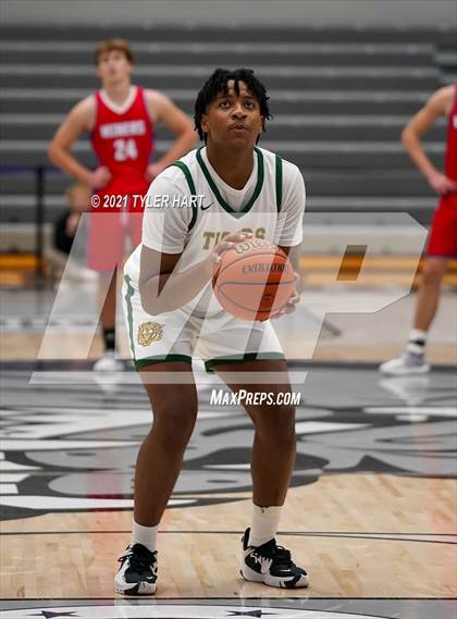 Thumbnail 2 in Indianapolis Crispus Attucks vs. Linton-Stockton (Sneakers for Santa Shootout) photogallery.