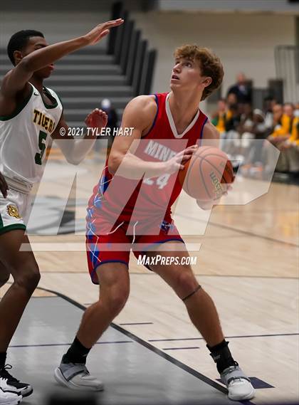 Thumbnail 3 in Indianapolis Crispus Attucks vs. Linton-Stockton (Sneakers for Santa Shootout) photogallery.